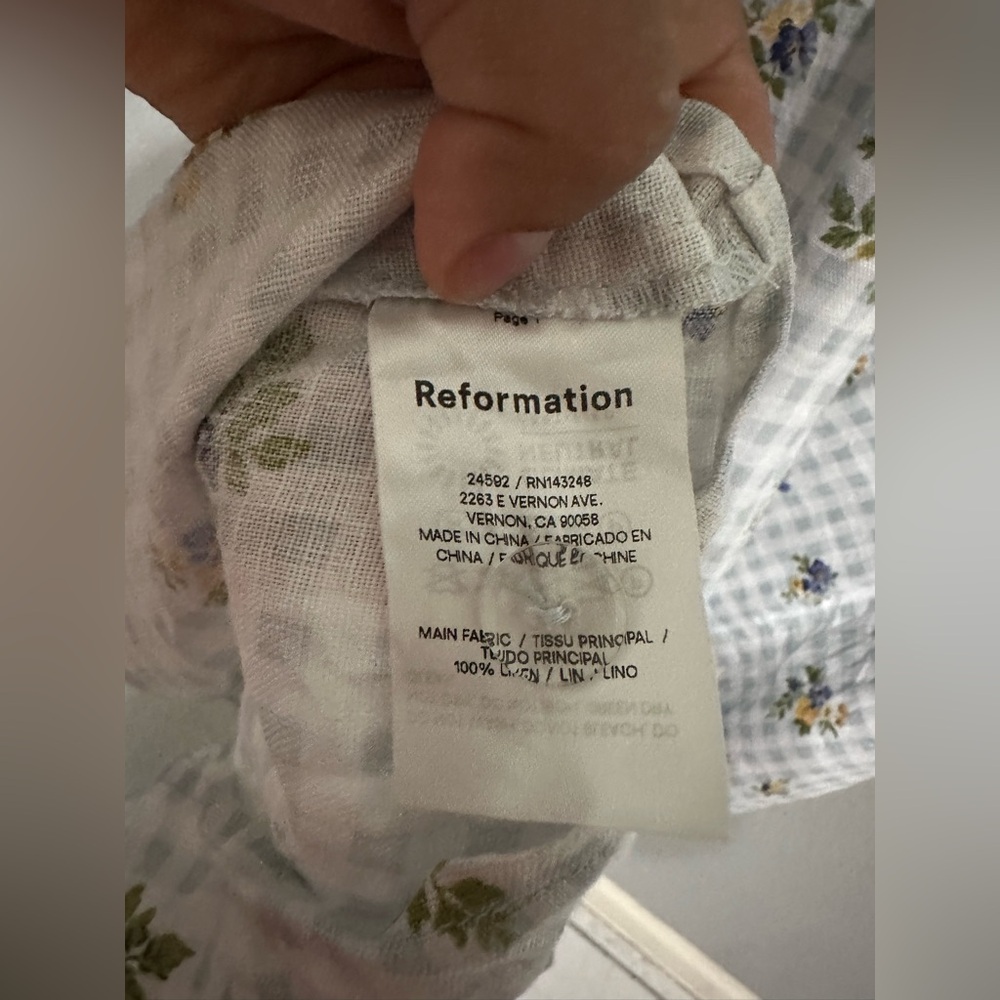 Like new, Reformation Maegan Linen Floral Dress
Wore once for birthday pictures - Picture 11 of 14